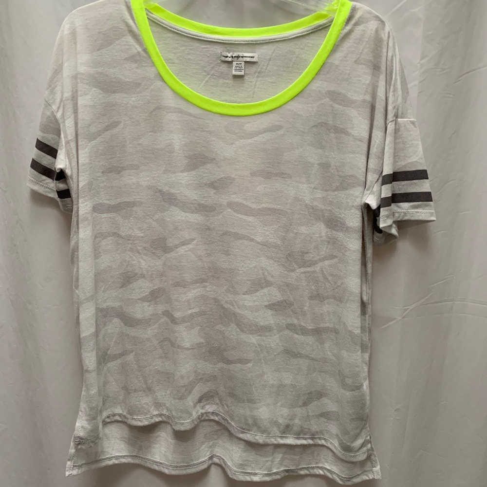 American Eagle short sleeve tee shirt size medium EUC